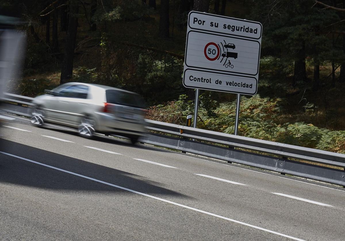 Un radar a en una carretera madrileña