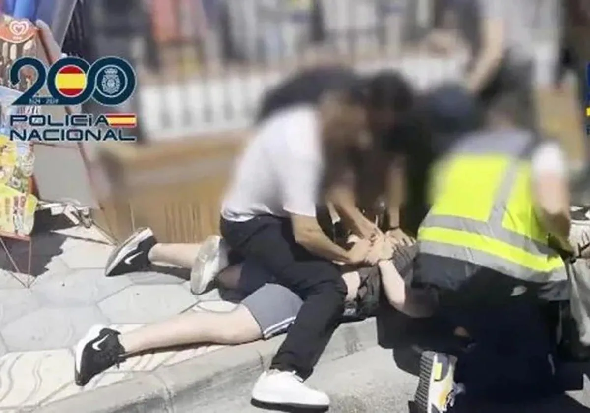 La policía cree que un menor de 14 años gestionaba la red de adolescentes asesinos