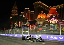 Lewis Hamilton rueda en Las Vegas.