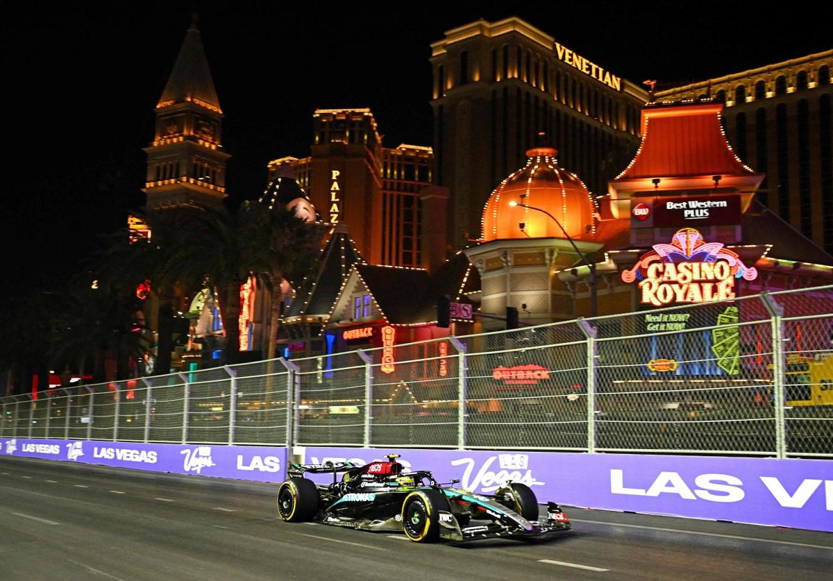 Lewis Hamilton rueda en Las Vegas.