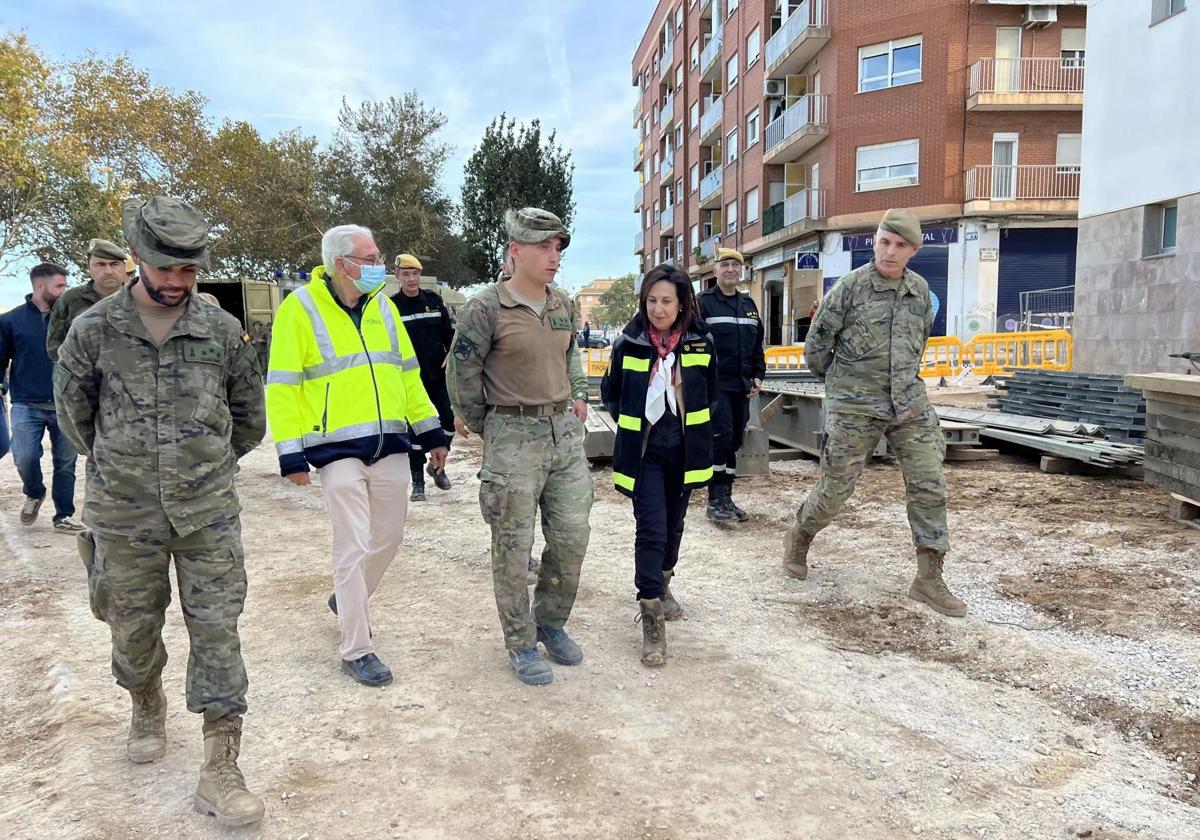 Robles, este viernes, durante su visita a Paiporta