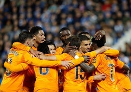 Los jugadores del Real Madrid celebran el gol de Mbappé.