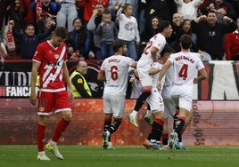 El Sevilla vence y adelanta al Rayo en la tabla