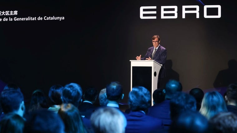 El presidente de la Generalitat de Cataluña, Salvador Illa, en el acto de inauguración de la producción en la fábrica.