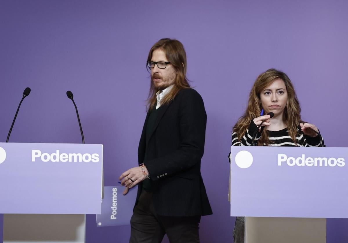 Pablo Fernández y María Teresa Pérez en rueda de prensa en Podemos.