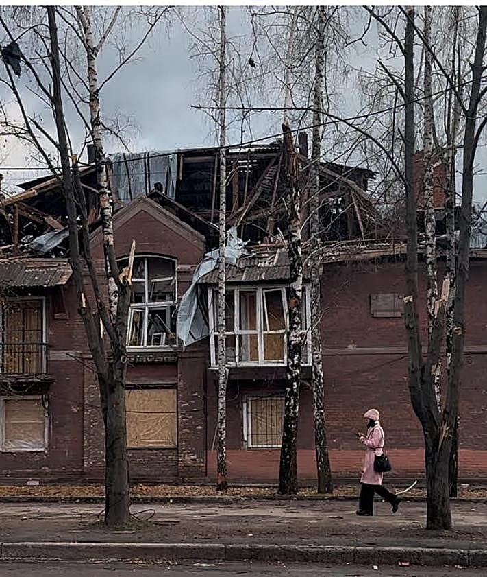 Imagen secundaria 2 - Los vecinos de Zelenski le dan la espalda