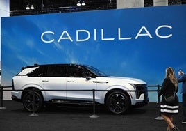 Uno de los vehículos expuestos por la firma Cadillac durante el reciente Salón del Automóvil de Los Ángeles.