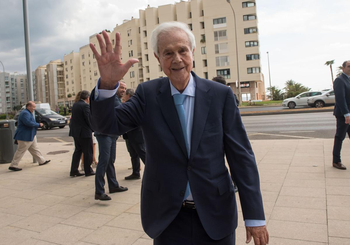 Gabriel Escarrer Juliá, tras recibir en 2022 el Premio Reino de España a la Trayectoria Empresarial.