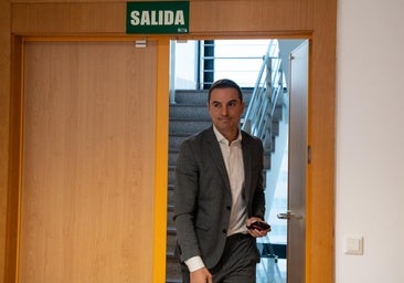 Lobato se queda y reta a Sánchez por el «linchamiento» que está sufriendo