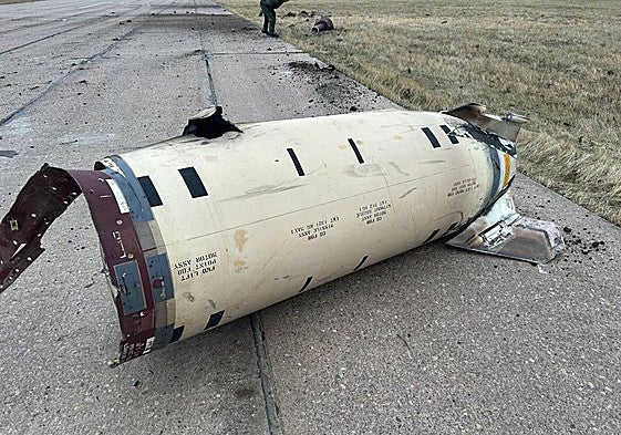 Los restos de un misil ATACMS en la localidad rusa de Kursk.
