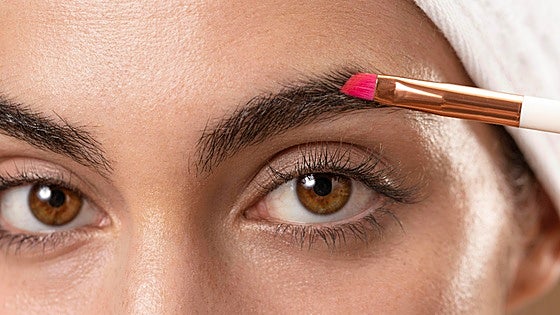Recupera densidad en tus cejas con esta rutina de 3 sencillos pasos