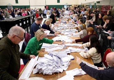 Los electores irlandeses votan por la estabilidad en un clima de continuismo