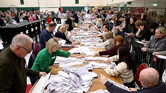 Los electores irlandeses votan por la estabilidad en un clima de continuismo