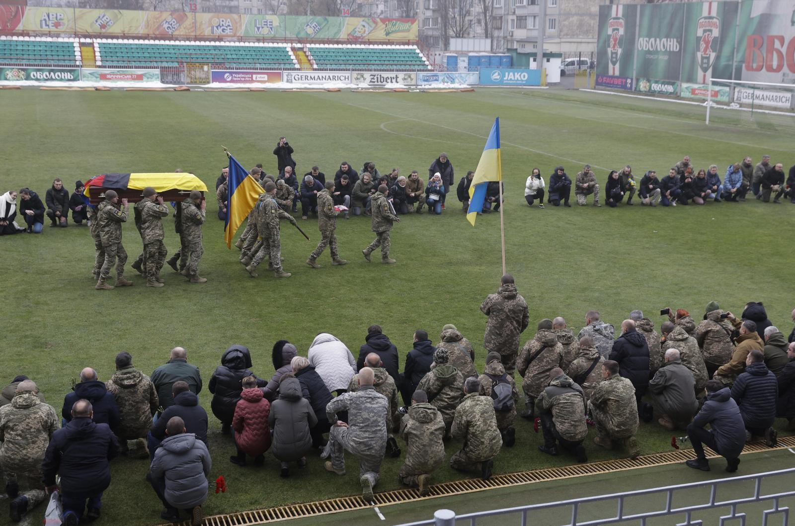 Cephede ölen bir asker için bu cumartesi Kiev'de cenaze töreni düzenlendi.