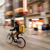 Glovo cede y contratará a sus 15.000 'riders' para frenar la avalancha de multas