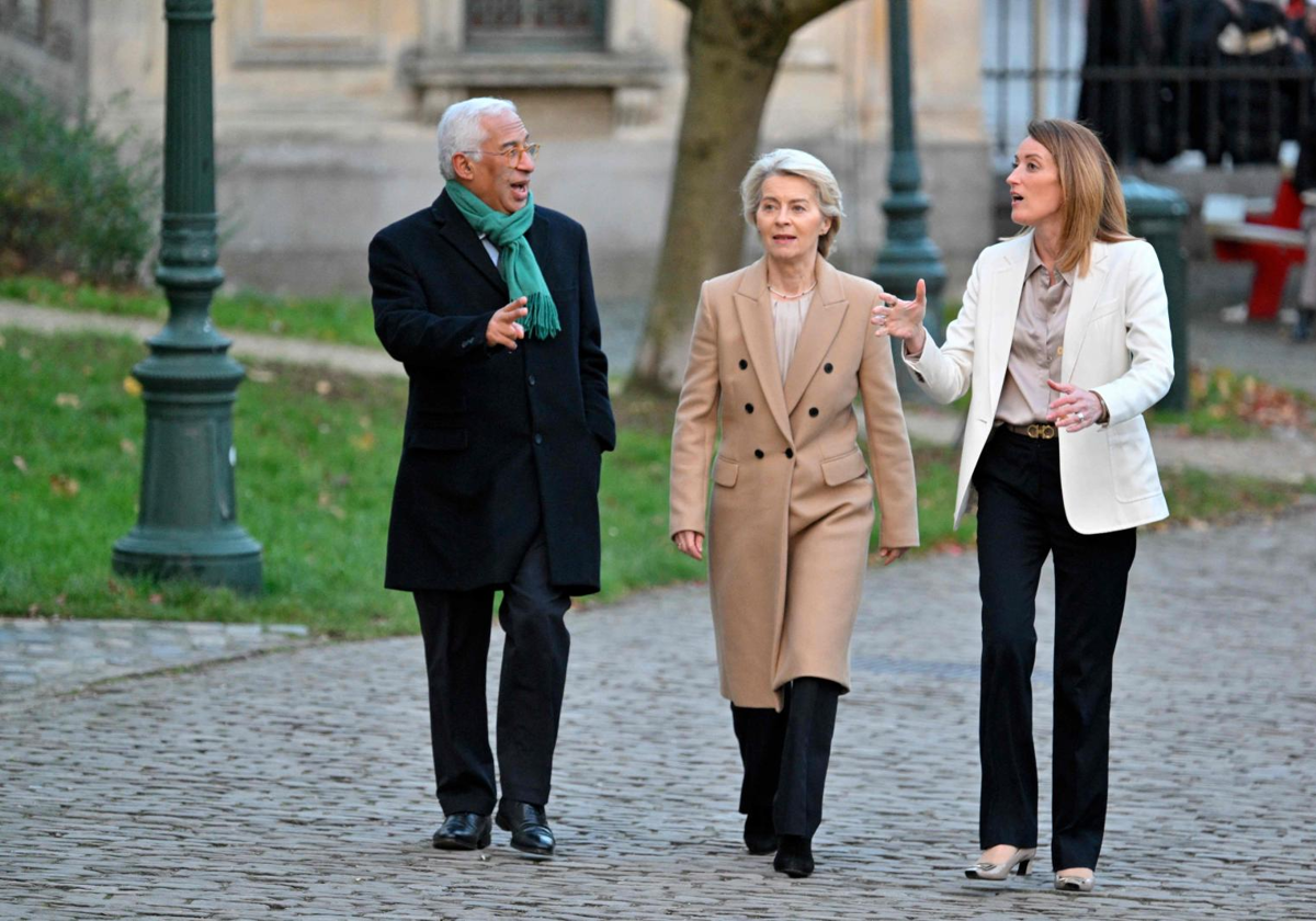 La presidenta de la Comisión Europea, Ursula von derl Leyen, junto a la presidenta del Parlamento Europeo, Roberta Metsola, y el presidente del Consejo Europeo, Antonio Costa