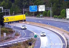 Accidente de un camión captado por las cámaras de la DGT