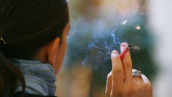 El consumo de tabaco desciende en España a su nivel más bajo en 30 años
