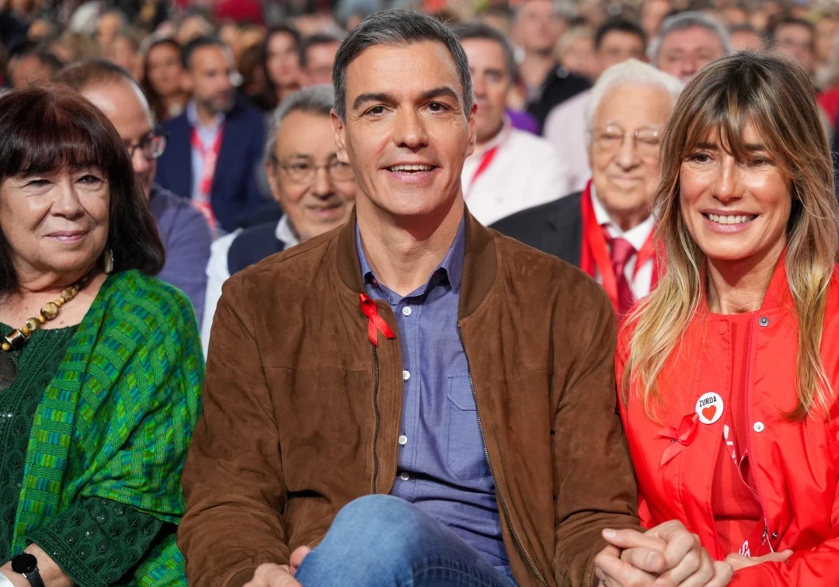 Pedro Sánchez y Begoña Gómez en el Congreso de Sevilla