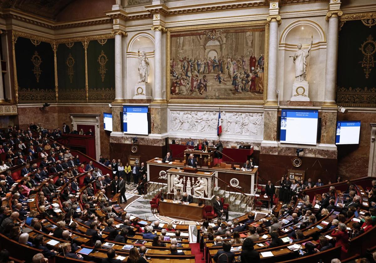 Los miembros de la Asamblea Nacional francesa, reunidos este miércoles para la moción de censura al Gobierno.