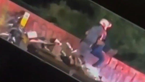 Prisión preventiva para el policía que arrojó por un puente a un hombre en Sao Paulo