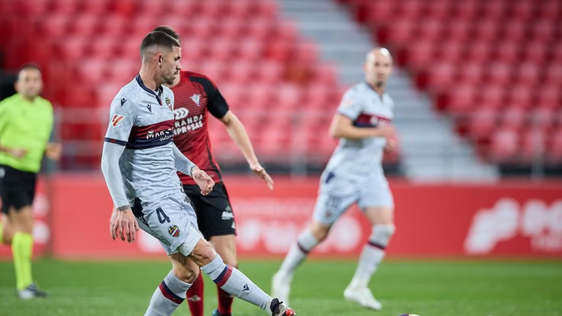 El Mirandés logra remontar frente al Levante en el último suspiro