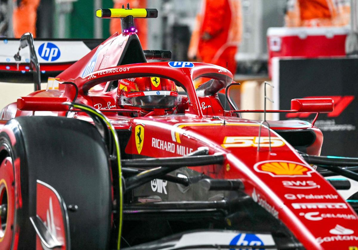 El Ferrari de Carlos Sainz, durante la clasificación en Abu Dabi.