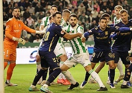 El Córdoba hunde al Tenerife y abandona el descenso