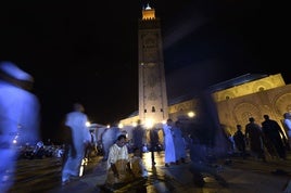 Una imagen de archivo de Casablanca de noche durante una festividad local.