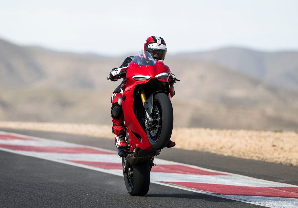 La nueva Panigale V2 sobrevuela en los circuitos