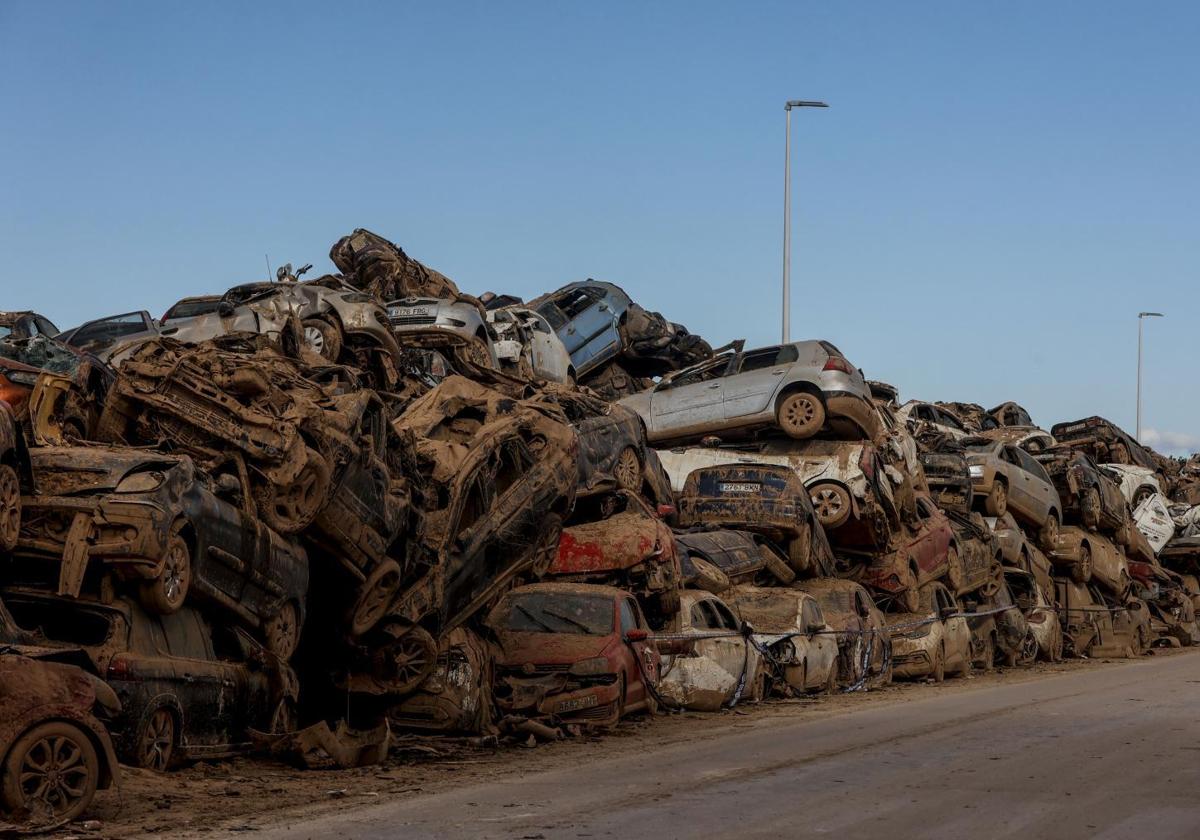 Montones de coches en Catarroja.