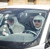 Las exmonjas de Belorado en el coche, en uno de los viajes de los que se habla en el reportaje.