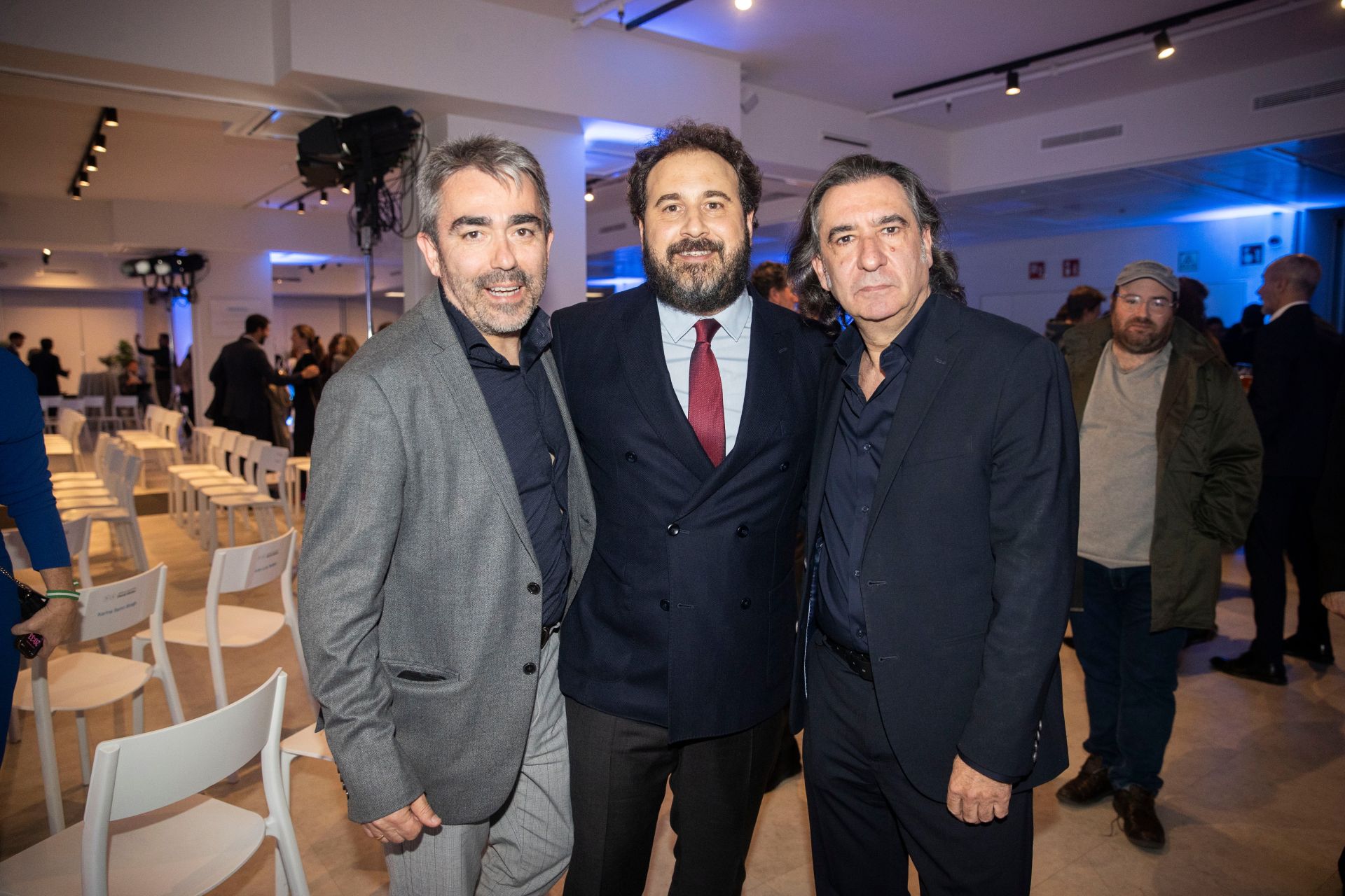 El jefe de Cultura de ABC, Jesús G. Calero, con los columnistas José F. Peláez (galardonado con el V Premio Gistau) y Ángel Antonio Herrera