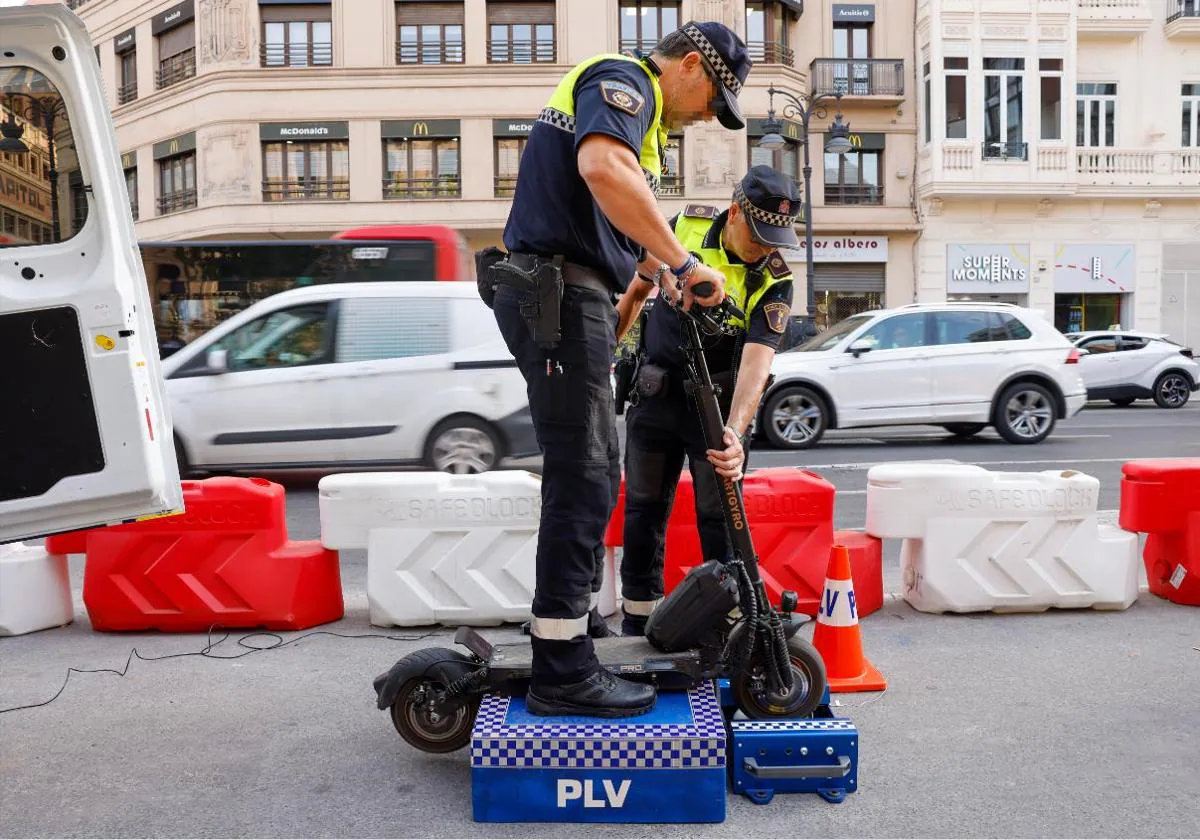 Control policial sobre el uso de los patinetes.