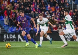 El Eldense continúa en descenso tras empatar con el Elche