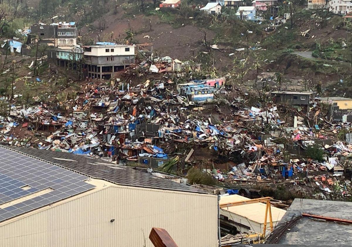 Vista general de los daños causados ​​por el ciclón 'Chido' en Mayotte.