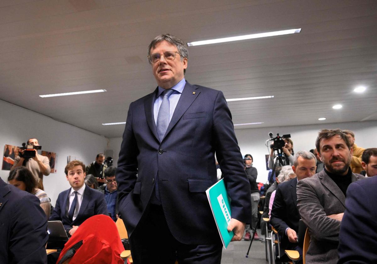 Carles Puigdemont, antes de ofrecer una rueda de prensa en Bruselas.