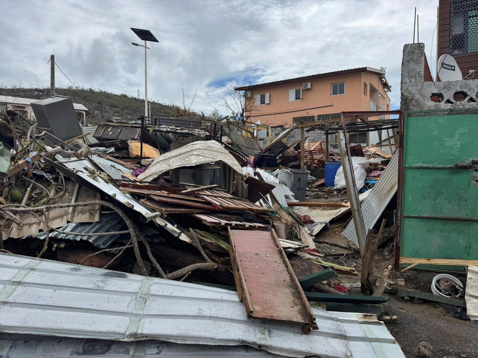 Así ha quedado el archipiélago francés de Mayotte tras el devastador paso del huracán &#039;Chido&#039;