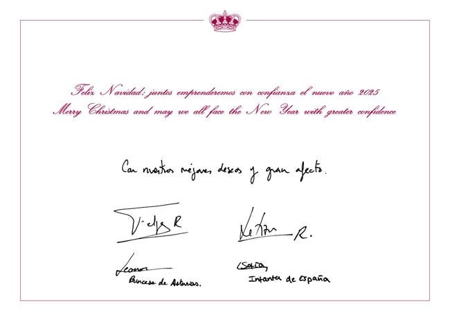 La felicitación y firma de los Reyes, la Princesa de Asturias y la infanta Leonor.