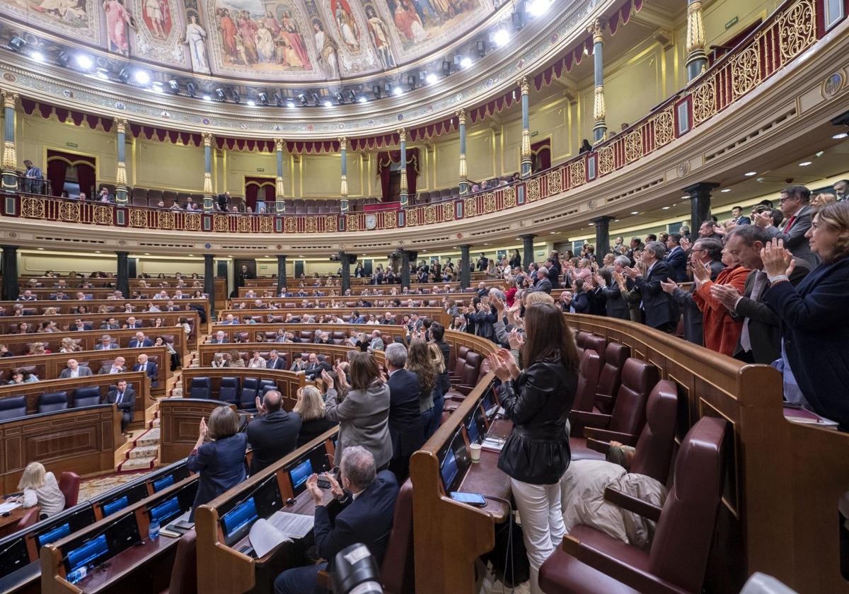 El Congreso debate hoy, por segunda vez, que eche a andar en la Cámara baja la reforma de la Ley de Arrendamientos Urbanos (LAU) para regular los alquileres temporales