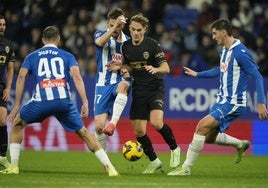 Empate reñido entre Espanyol y Valencia, que permanecen en el descenso