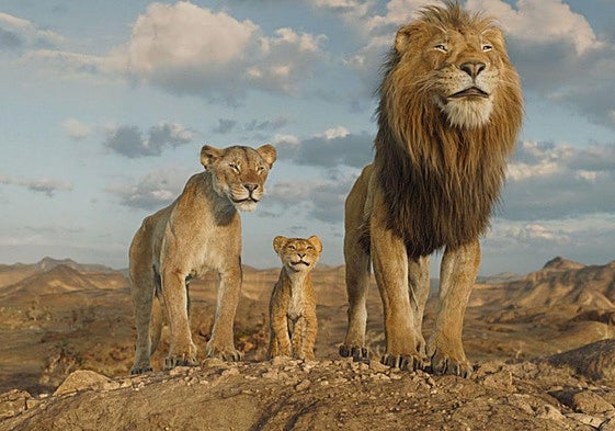 El joven Mufasa, en el centro de la imagen.