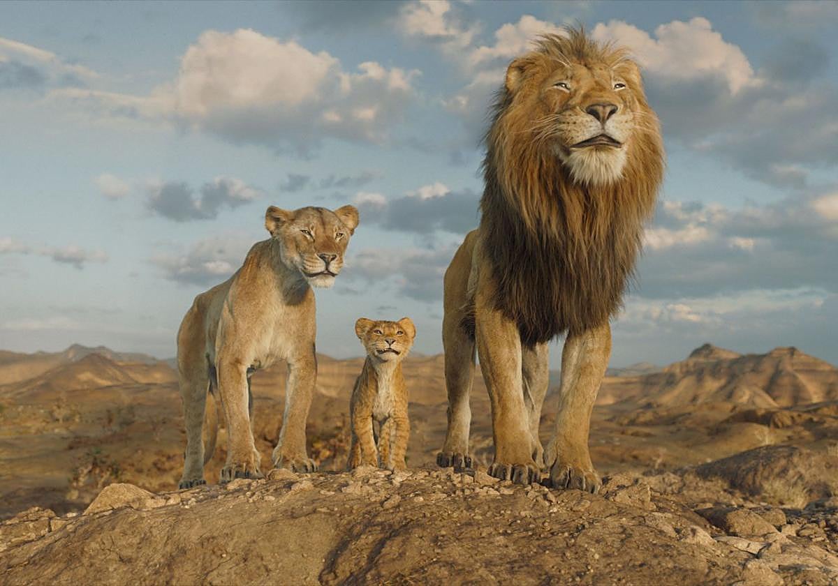 El joven Mufasa, en el centro de la imagen.