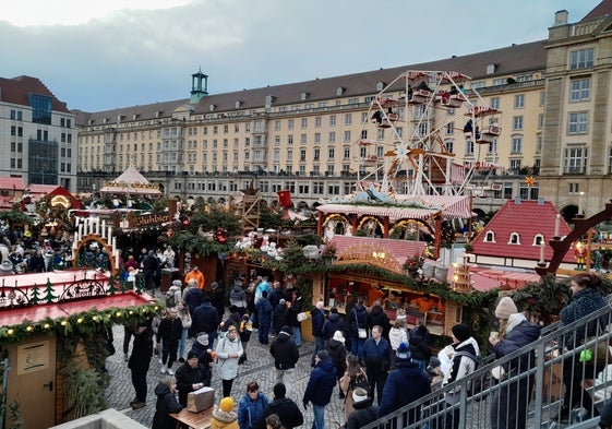 El mercadillo navideño de Dresde, en la plaza Altmarkt, data de 1434 y es el más antiguo de Europa.