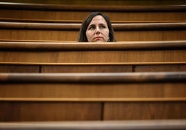 La líder de Podemos, Ione Belarra, ocupa su escaño durante el pleno de este jueves en el Congreso.