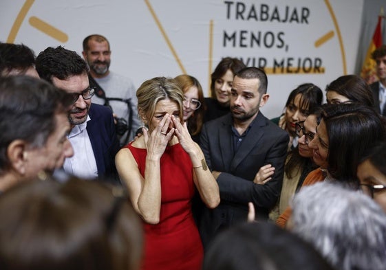 La vicepresidenta segunda y ministra de Trabajo, Yolanda Díaz, ha roto a llorar tras el acto de firma del acuerdo con los sindicatos.