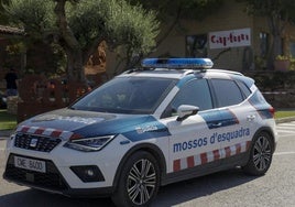 Un coche patrulla de los Mossos d'Esquadra en Barcelona.