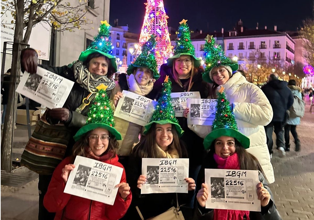 Imagen principal - Las últimas en entrar, los valencianos y los primerizos.