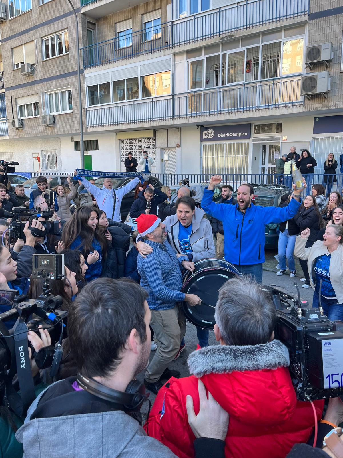 Celebración en un club de baloncesto de Madrid por El Gordo