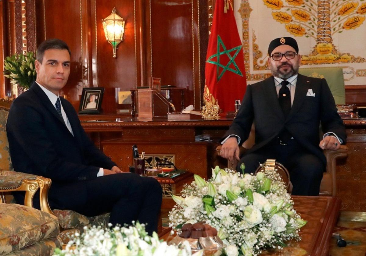 El presidente del Gobierno, Pedro Sánchez, junto al rey marroquí Mohamed VI en un encuentro bilateral en 2021.